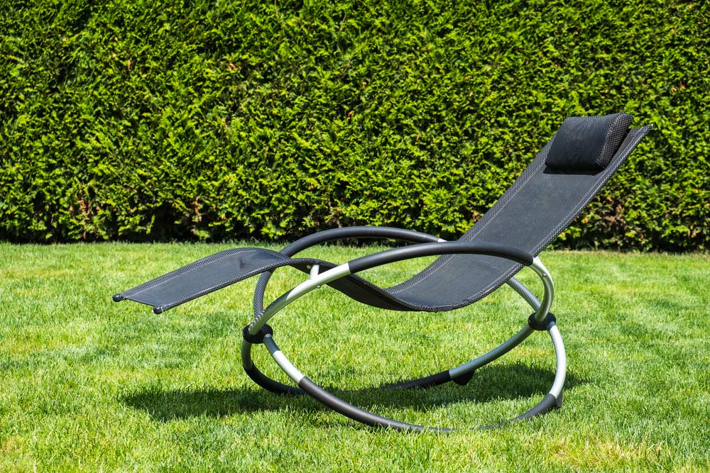 Garten Schaukelliege Garten Schaukelliege (depositphotos.com)