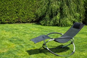 (depositphotos.com) Schwingliege für den Garten (depositphotos.com)
